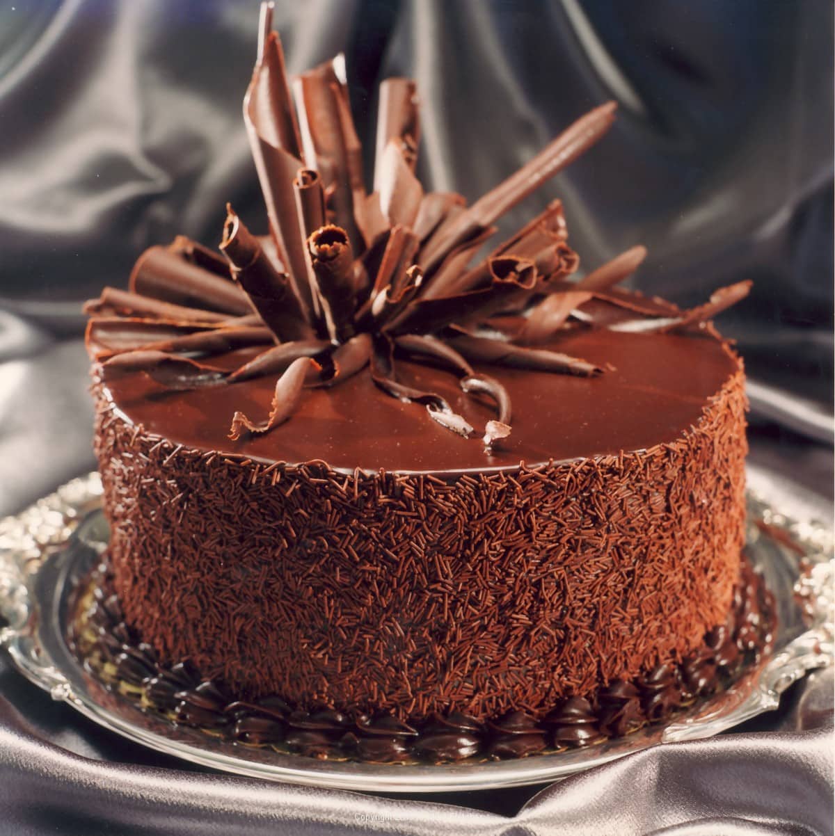 6 Simple Chocolate Cake Decorating Ideas